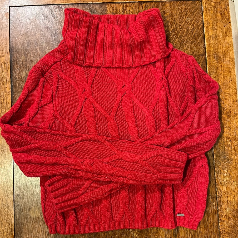 Hollister Red Cable knit 🧶 turtleneck sweater